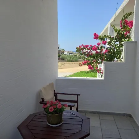 Joanna's On The * Plaka (Naxos)