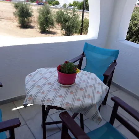 Joanna's On The * Plaka (Naxos)