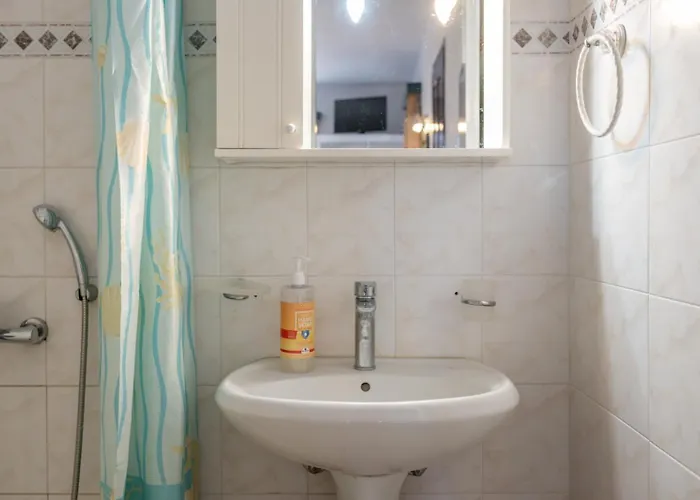 Joanna's On The Plaka (Naxos)